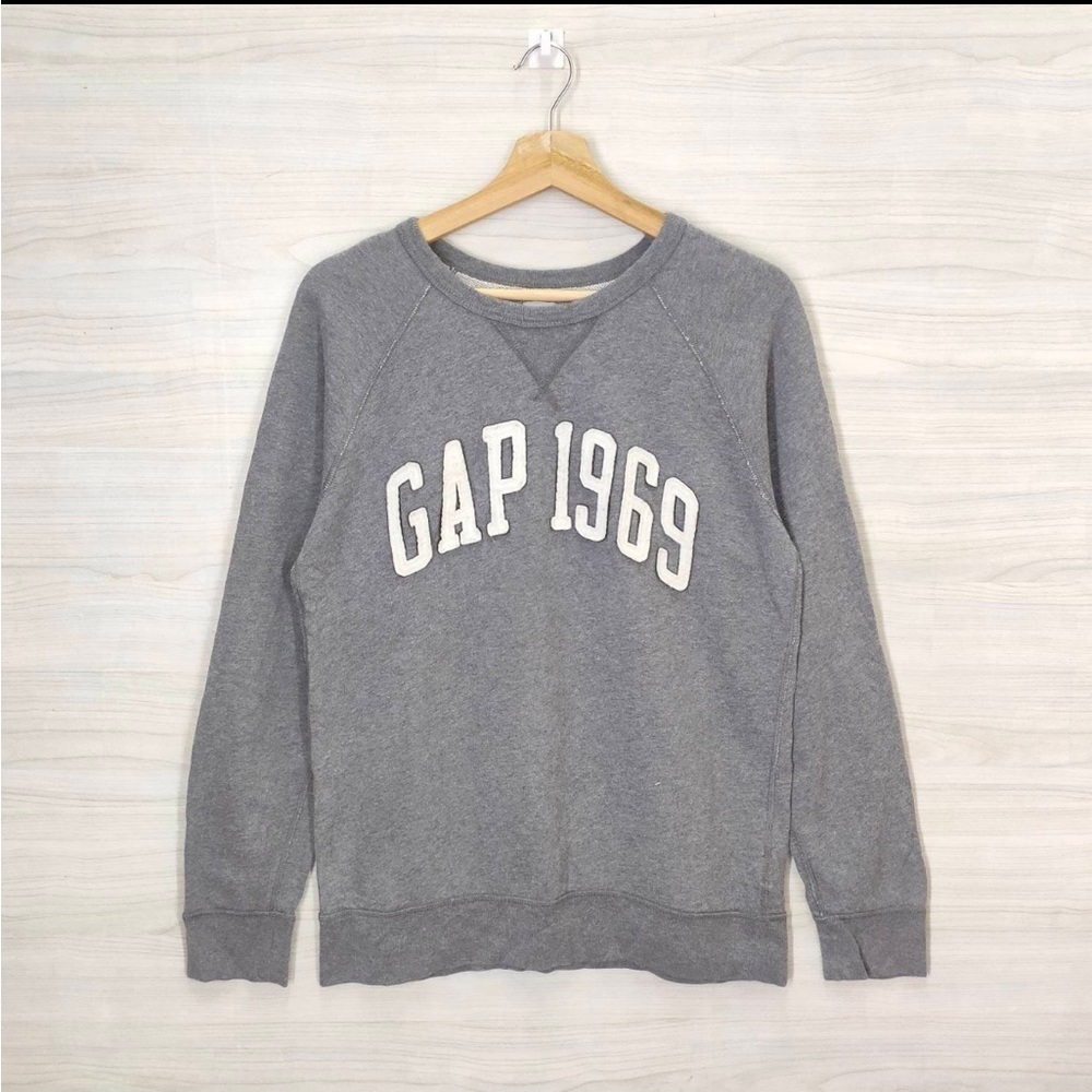 NWOT GAP Vintage Gray Size Medium (8-9) Kids Crew V Neck Design Pullover White!